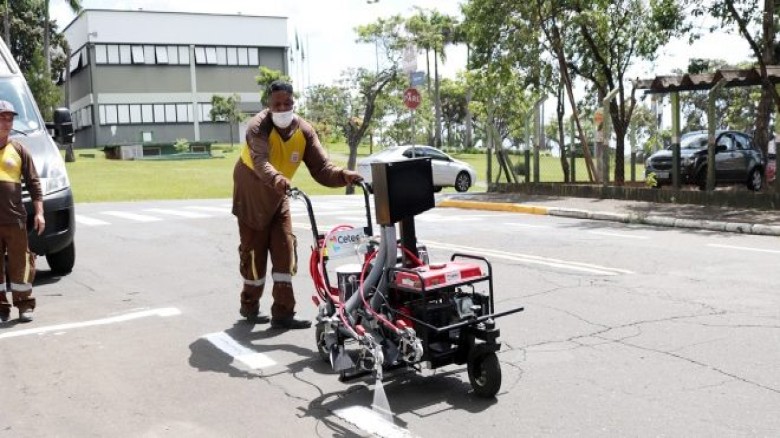 Setor de Trânsito ganha nova máquina de pintura para demarcação das vias