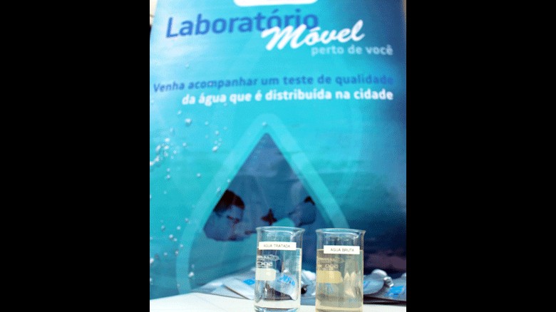 Laboratório móvel faz análises e leva informação sobre a qualidade da água aos bairros de Sumaré