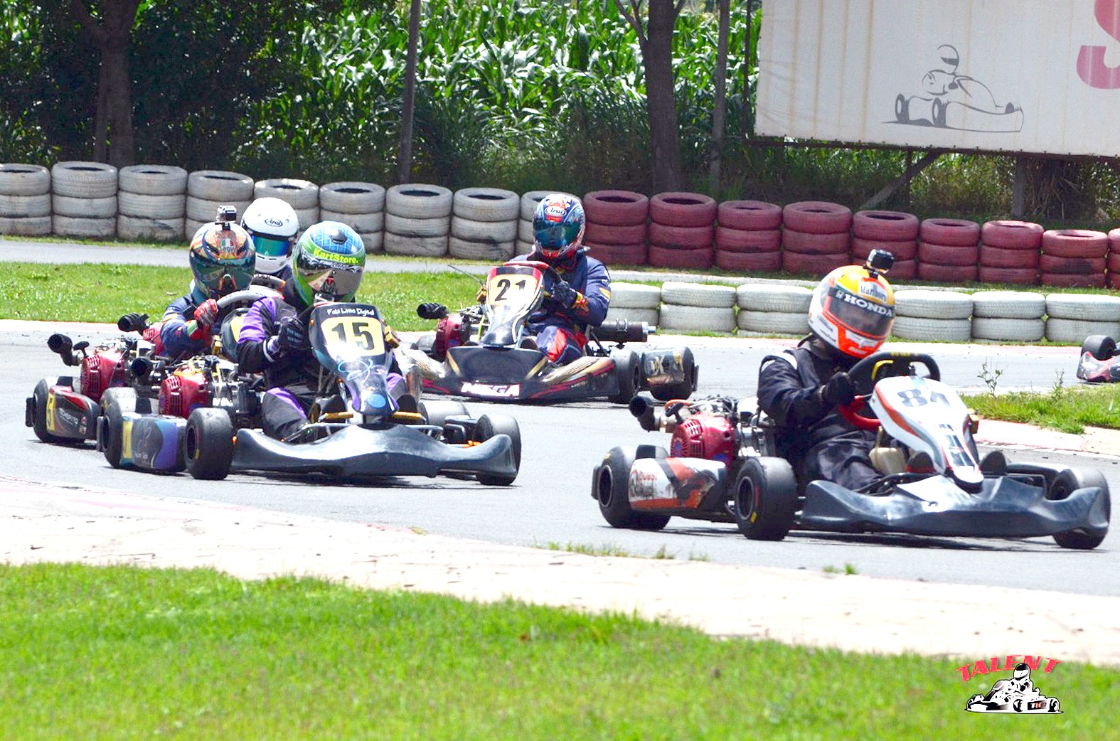 Paixão pela Fórmula 1 atrai pilotos para competições no Kartódromo de Paulínia