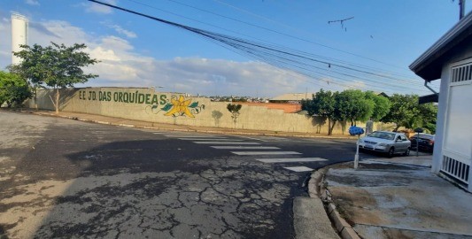 Escola Estadual do Jd. das Orquídeas, em Sumaré, é inaugurada sem lousas