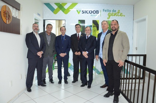 Inauguração do Sicoob Acicred reúne autoridades e empresários