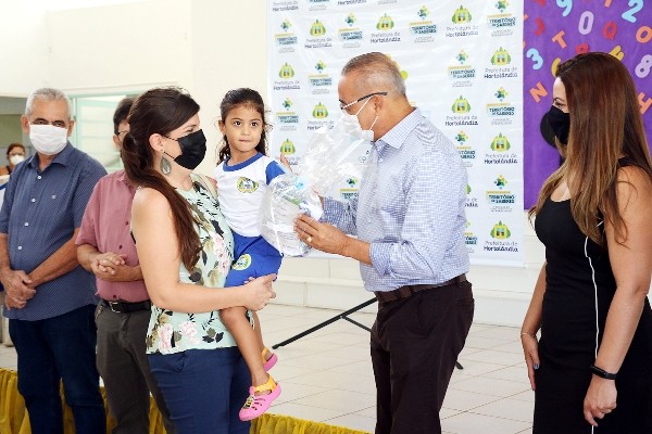 Confecção de uniforme escolar gera emprego e renda em Hortolândia