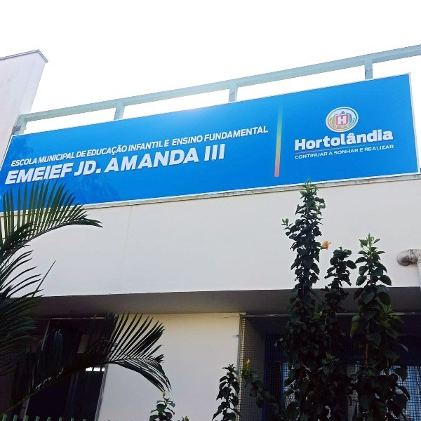 Hortolândia inicia a instalação de novos painéis na fachada de prédios públicos