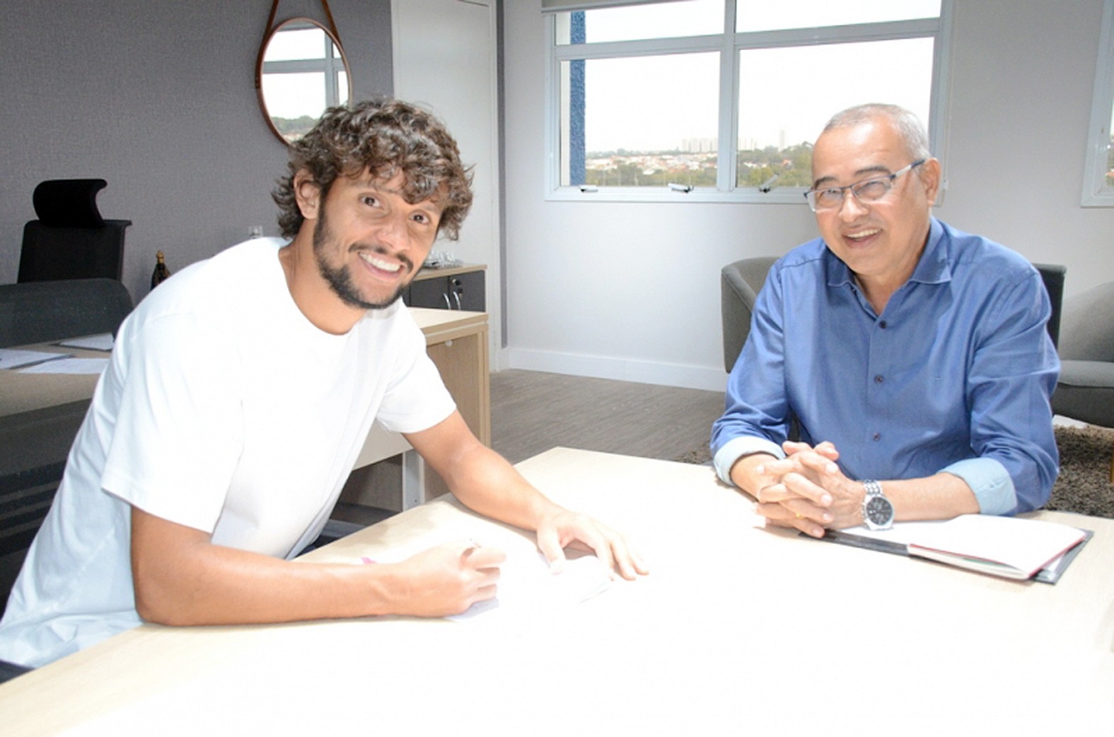 Prefeitura de Hortolândia e Gustavo Scarpa assinam termo para construção de pista de skate