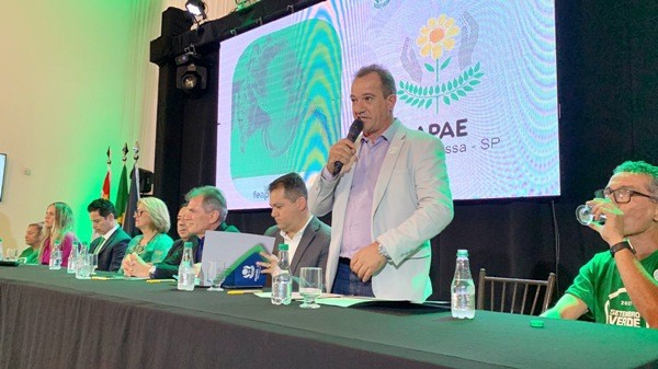 Leitinho recepciona Apaes de 80 cidades em evento e reforça compromisso com a causa