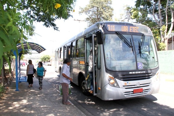 Prefeituras seguem Estado e tiram obrigatoriedade de máscara no transporte público