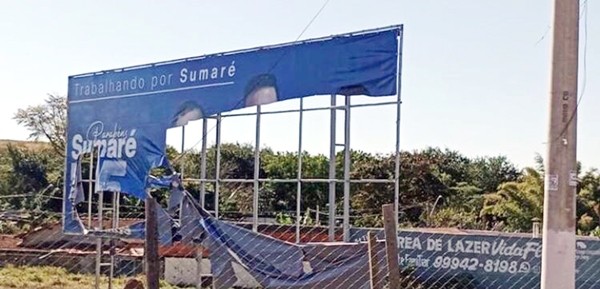 Outdoor do vereador Willian Souza é alvo de vândalos