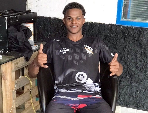 Rapaz morre em colisão e polícia investiga após contestação familiar