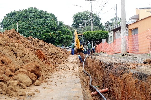 Implantação de novas redes de água e esgoto na Vila Operária tem avanço de 85%, diz BRK