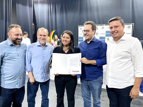 Luiz Dalben entrega 98 títulos de regularização neste sábado