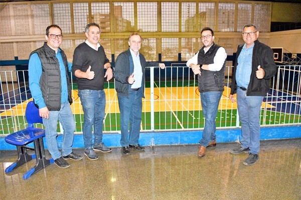 Prefeito Luiz Dalben vistoria reforma da escola José Anchieta, em Sumaré