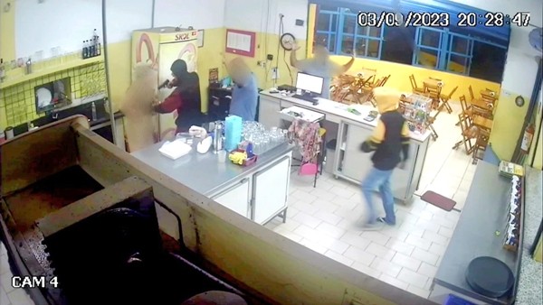 PM detém assaltantes que fizeram reféns em lanchonete de Sumaré