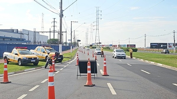 Operação ‘Cavalo de Aço’ orienta mais de 100 motociclistas em Hortolândia