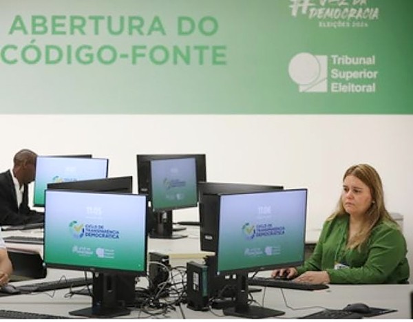 Moradora de Monte Mor participa da pré-inspeção do código-fonte das urnas