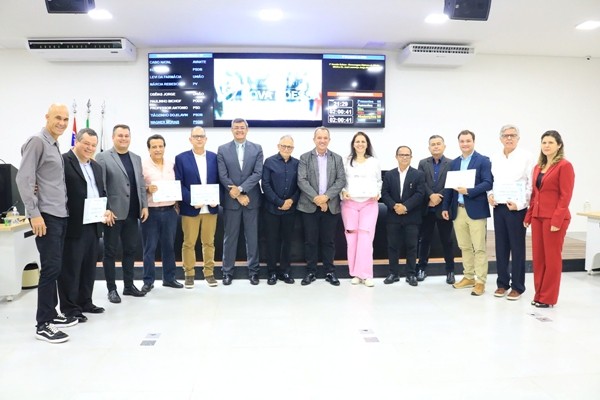 Leitinho participa de homenagem a médicos e destaca construção de UTI e obras em unidades de saúde