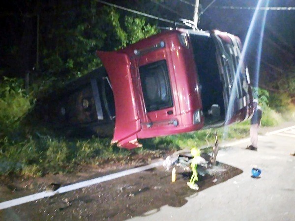 Motorista tomba caminhão e é preso por embriaguez em Paulínia
