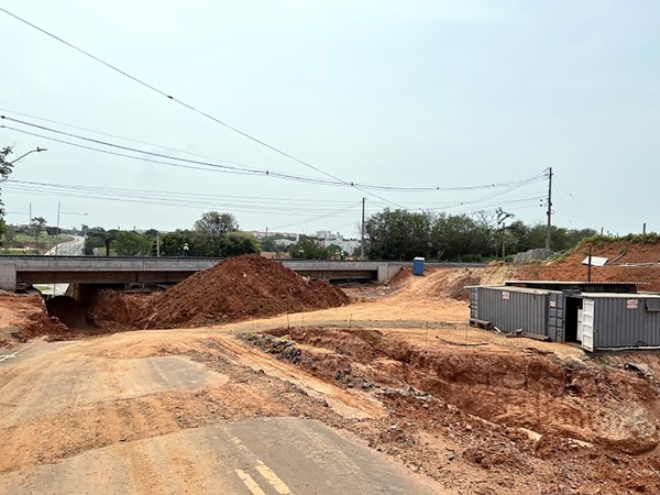 Obras na via férrea e na passagem de acesso da av. Panaíno avançam