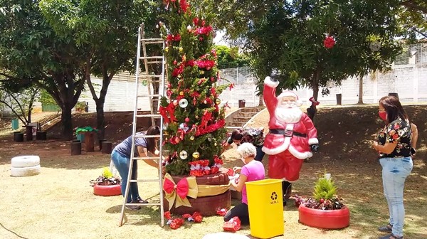 De forma tímida, magia do Natal começa a invadir cidades da região