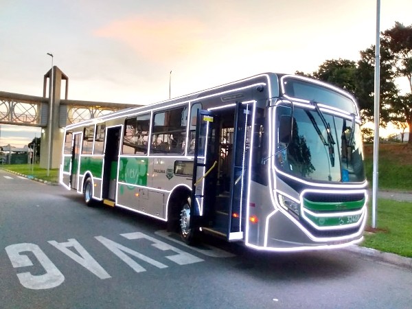 Ônibus natalino da Mov colore as ruas de Paulínia