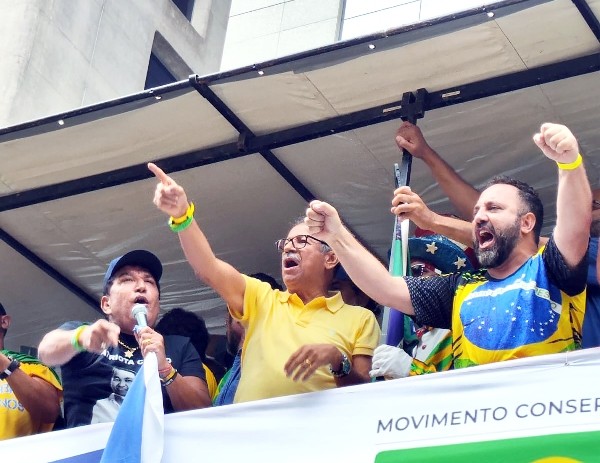 Henrique do Paraíso participa de ato patriota na avenida Paulista, em SP