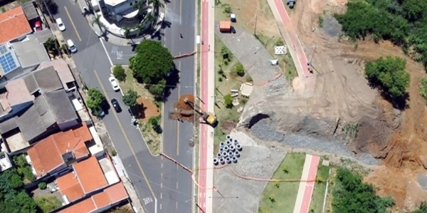 Prefeitura executa obra de recuperação da rede de drenagem no Pq. Lago da Fé