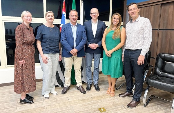 Música e poesia marcam visita de ministro da Letônia a Nova Odessa