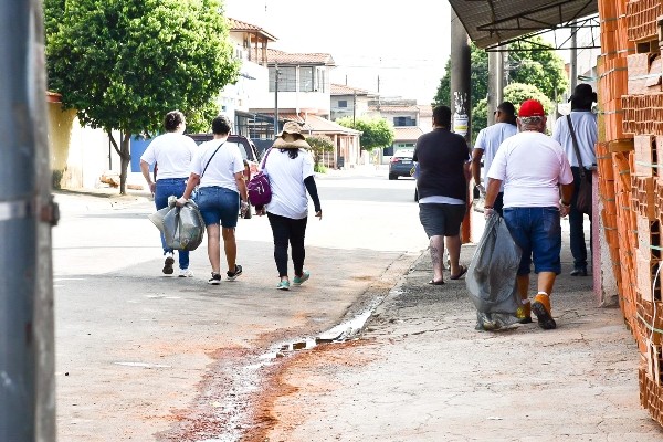 Mutirão contra dengue recolhe 72 sacos de materiais no Santa Rita 1