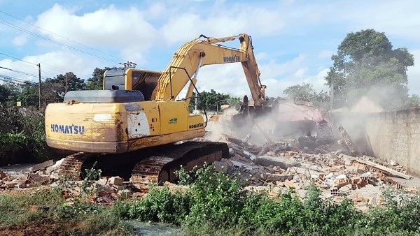 Demolição de imóveis desocupados é finalizada para início da obra do viaduto