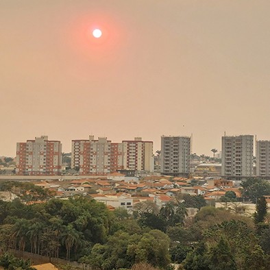 Frente fria passa pela RMC com impactos limitados e traz breve alívio no calor e qualidade do ar