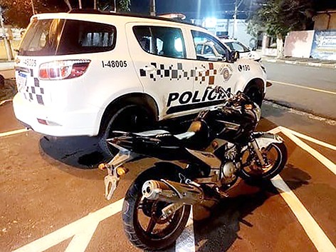 Polícia Militar prende dupla com moto roubada no Matão em Sumaré