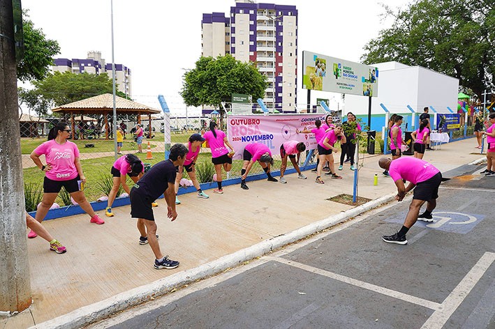 Manhã Esportiva do Outubro Rosa reúne 500 pessoas em Nova Odessa