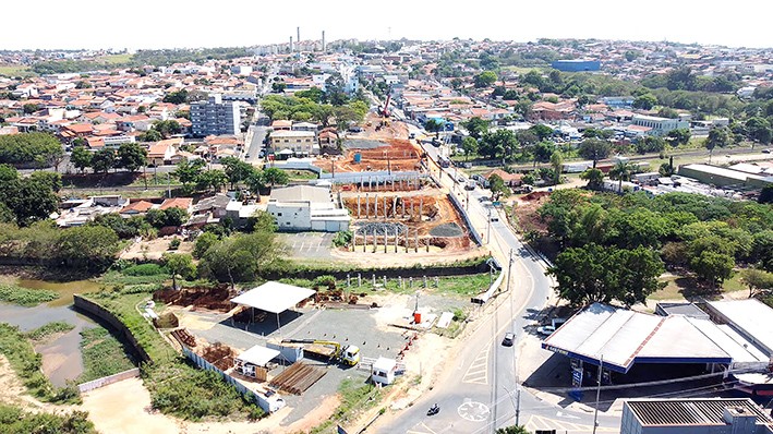 Obra do viaduto sobre linha férrea na Vila Real inicia fase de fabricação de vigas