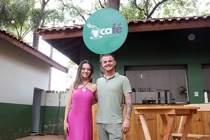 Bosque Manoel Jorge ganha café ao ar livre e atrai visitantes de toda a região