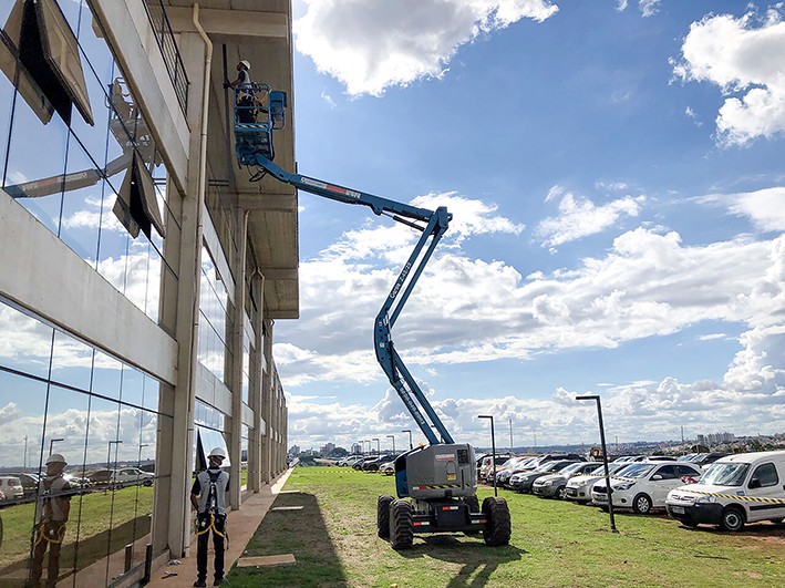 Prefeitura de Hortolândia recebe telas para controlar incidência de luz solar