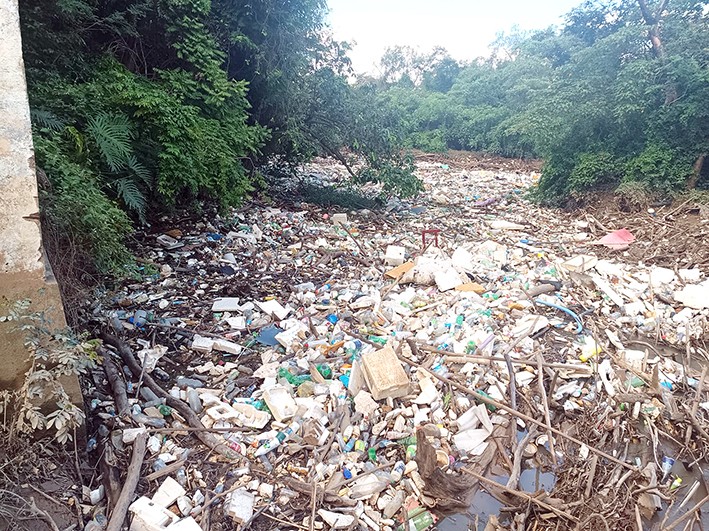 Rio Capivari vira ‘tapete de lixo’ em Monte Mor e requer solução integrada