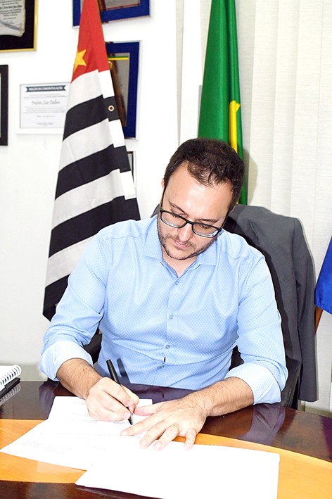 Prefeito Luiz Dalben anuncia início de transição com governo Henrique do Paraíso conduzida por advogados