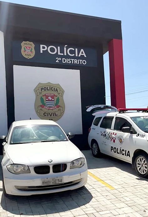 Policiais militares detêm homem com carro roubado no Jd. Amanda