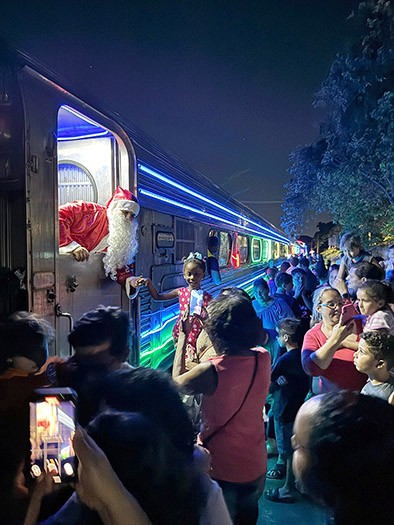 Locomotiva do projeto ‘Rumo ao Natal’ passa por Sumaré