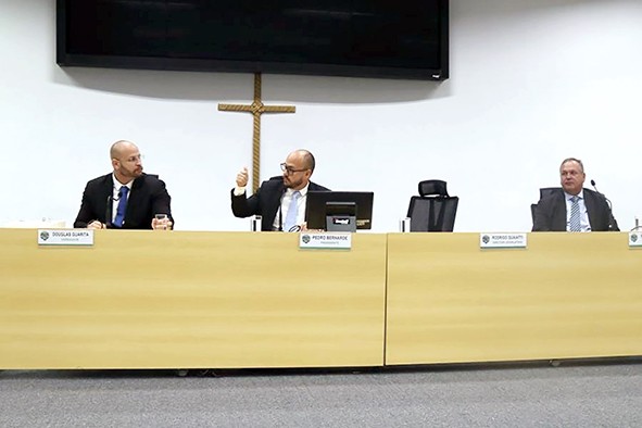 Vereadores tomam posse e elegem Pedro Bernarde para presidir a Câmara de Paulínia