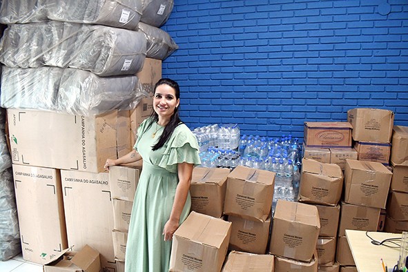 Primeira-dama de Sumaré recebe caminhão com doações do Estado