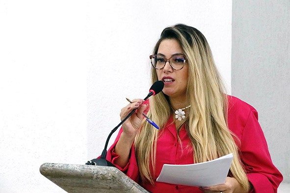 Vereadora oficia Murilo Rinaldo e quer saber salários de cargos criados