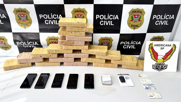 Bolivianos e brasileira são presos com 20 kg de cocaína