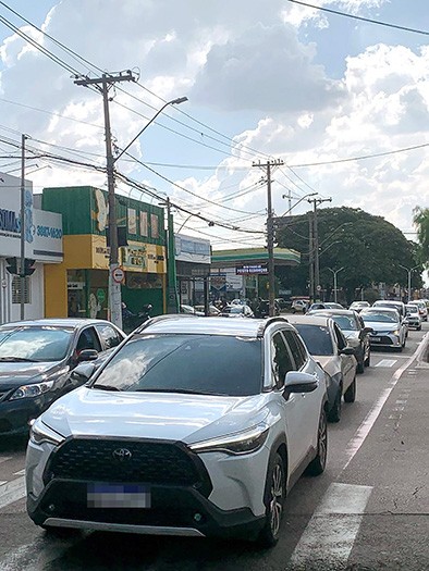 Região se aproxima de 550 mil veículos com avenidas abarrotadas