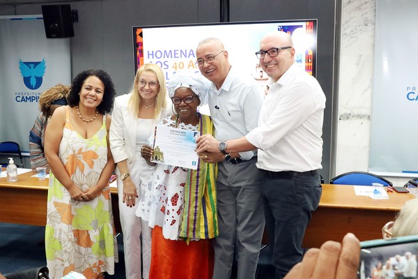Zezé Gomes homenageia mulheres da Lavagem das Escadarias de Campinas