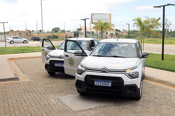 Zezé Gomes entrega dois novos carros para PADO da Saúde, em Hortolândia