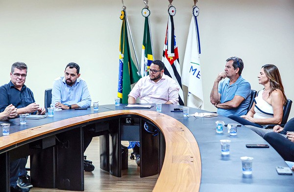 Danilo Barros sanciona lei que aumenta segurança em piscinas de Paulínia