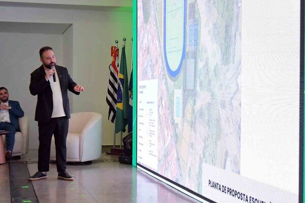 Henrique estabelece reestruturação administrativa com 8 subprefeituras