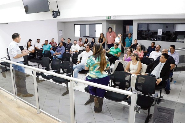 Murilo Rinaldo repete práticas de Edivaldo Brischi que levaram à rejeição das contas pelo TCE