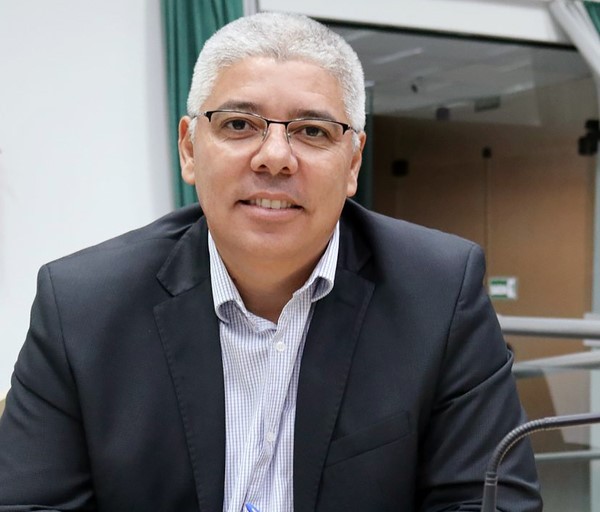Alex Eduardo indica programas para reforma de moradias em Paulínia