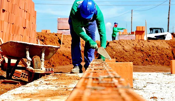 Setor de construção abre 3,4 mil empregos na RMC e permanecerá aquecido
